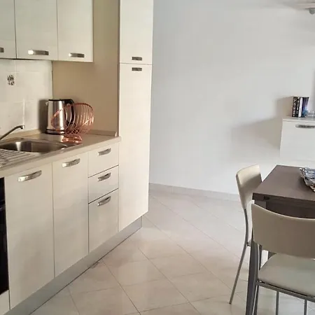 Anna's House - Family *