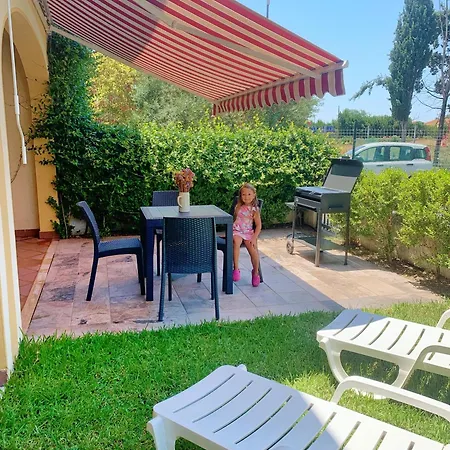 Anna's House - Family *