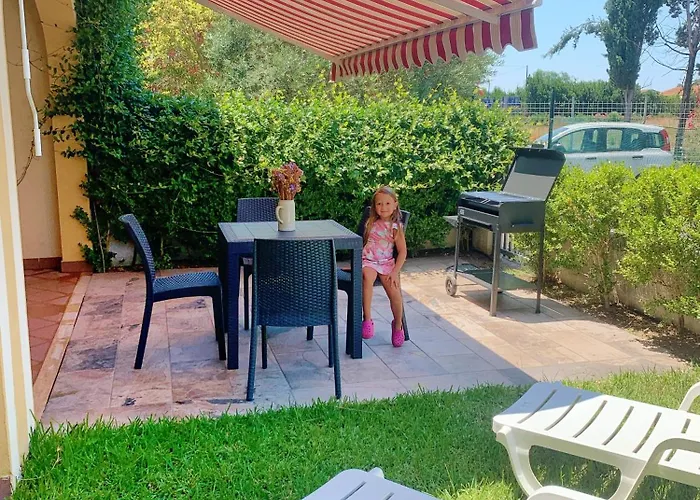 Anna's House - Family *